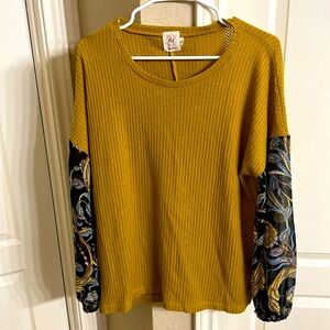 Cute long sleeved top